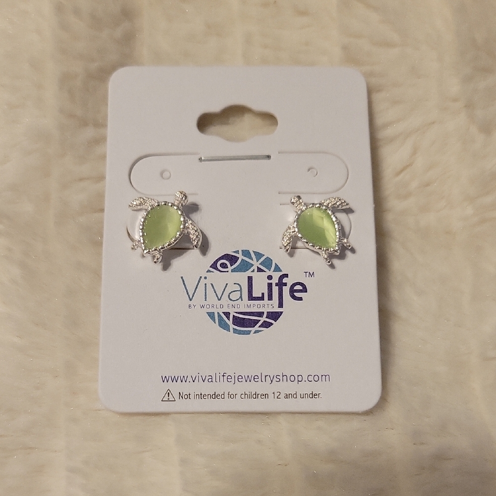 VivaLife Silver and Green Turtle Stud Earrings